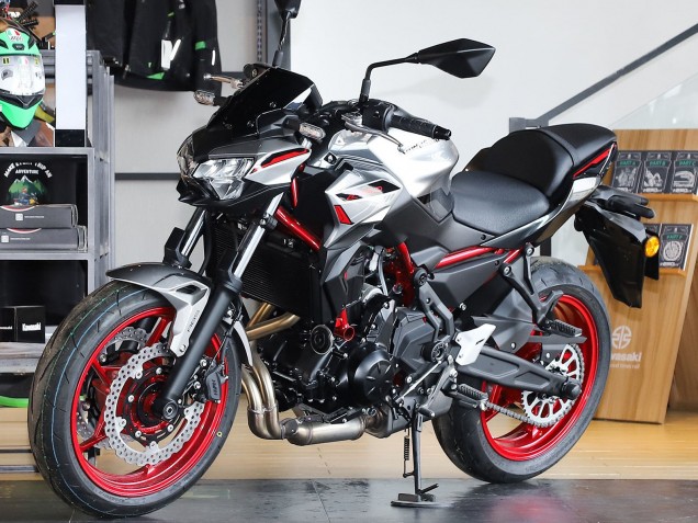 Comprare Carena Moto Kawasaki Ninja Z650 2020-2023 - Nero Argento Rosso
