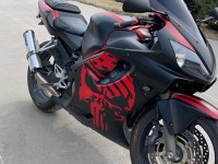 le mie carene sono così belle! Non solo la mia bici ha un bell'aspetto. ottimo con la comunicazione. Sono stato informato di ogni passaggio e la spedizione è stata super veloce.