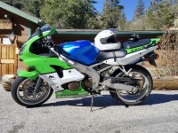 Prodotto dall'aspetto fantastico e ottimo servizio clienti, a prezzi ragionevoli per l'avvio. Le mie carene hanno impiegato un po' di tempo per essere completate e spedite, ma non è stata una cosa inaspettata, sono realizzate su ordinazione e provengono dall'estero. Quando sono arrivati ​​erano ben imballati e sembravano fantastici. Il montaggio era un problema, tuttavia molti dei miei supporti e staffe erano piegati, quindi non lo considererei il loro prodotto. Tutto sommato, la moto sembra fantastica, non potrei essere più felice.